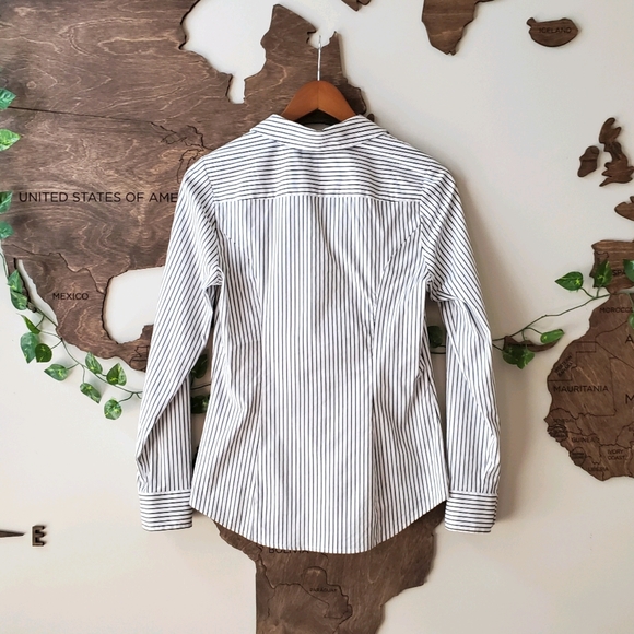 EXPRESS Striped Ultimate Essential Button Down Top - Picture 2 of 11